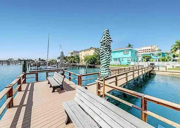 The Boho Waterview W Balcony Bbq & Heated Pool Apartment *