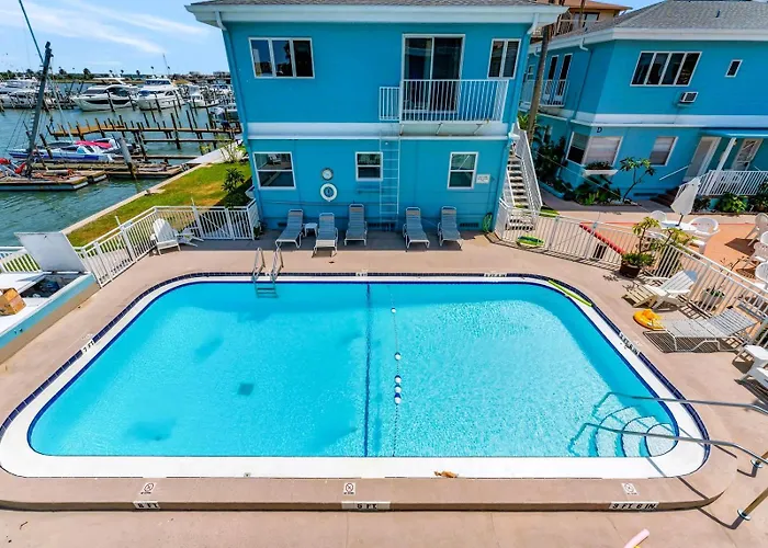 The Boho Waterview W Balcony Bbq & Heated Pool Apartment *
